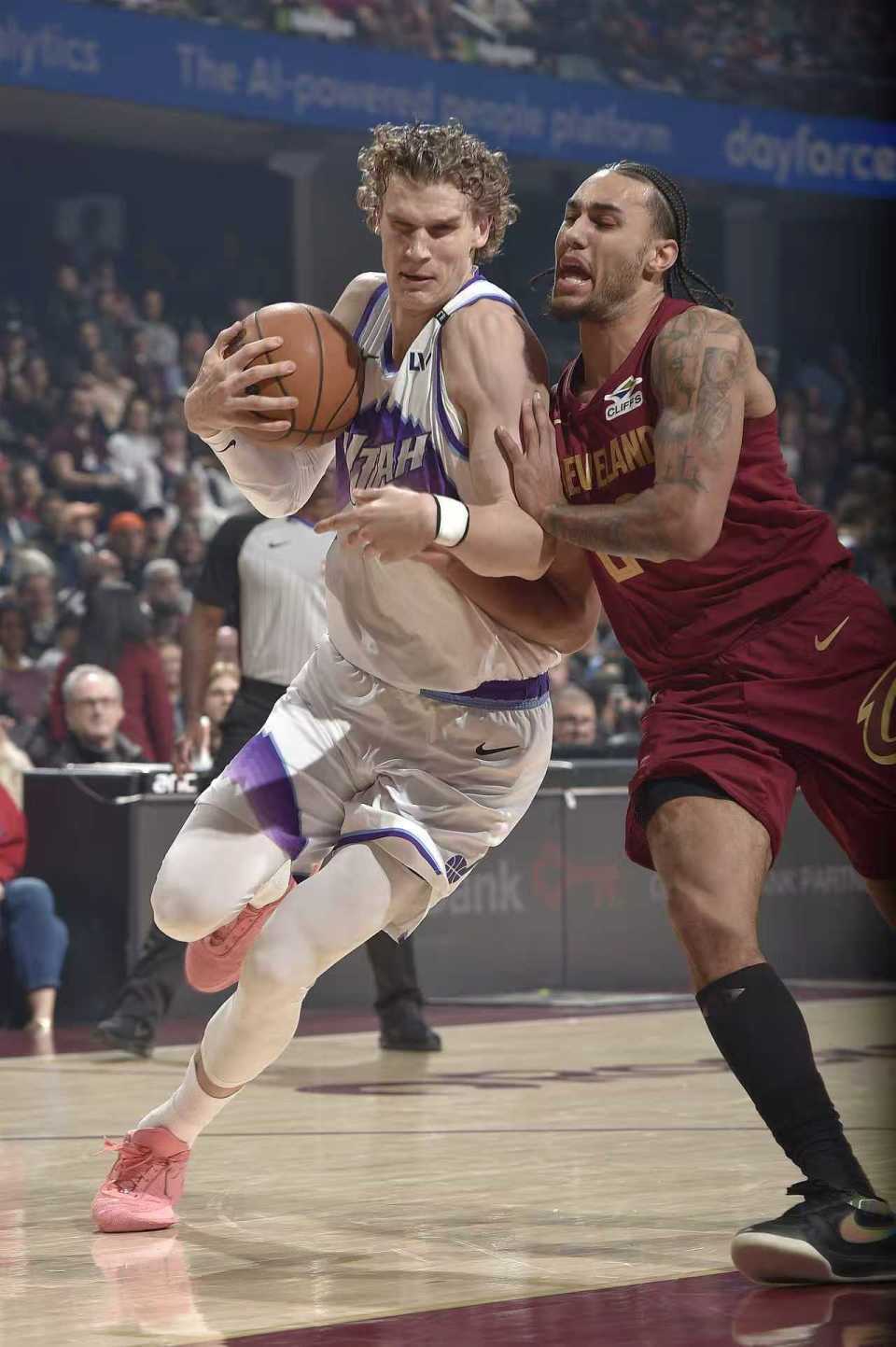 开云app官网-骑士单节轰40-20仍爆冷输爵士 乔治32+9本季10次30+比肩米切尔