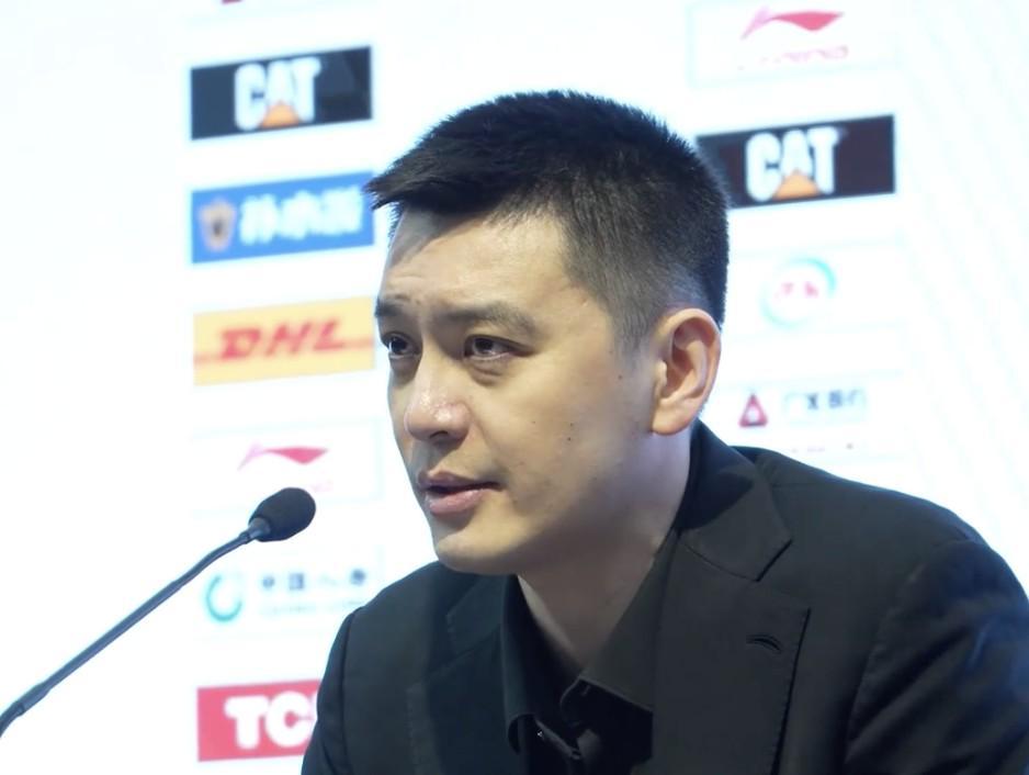 开云app-杨鸣：球队现在缺少一个领袖带领大家团结在一起并走出低谷